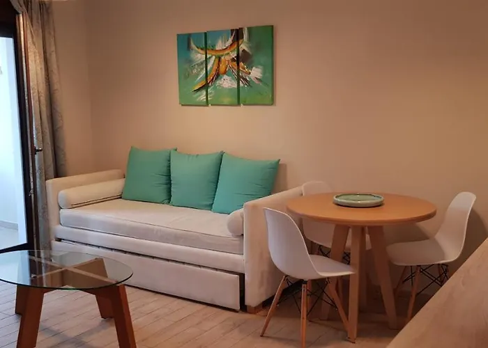 Hatzoudis Luxury כריסי אמודיה