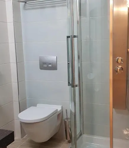 Hatzoudis Luxury כריסי אמודיה