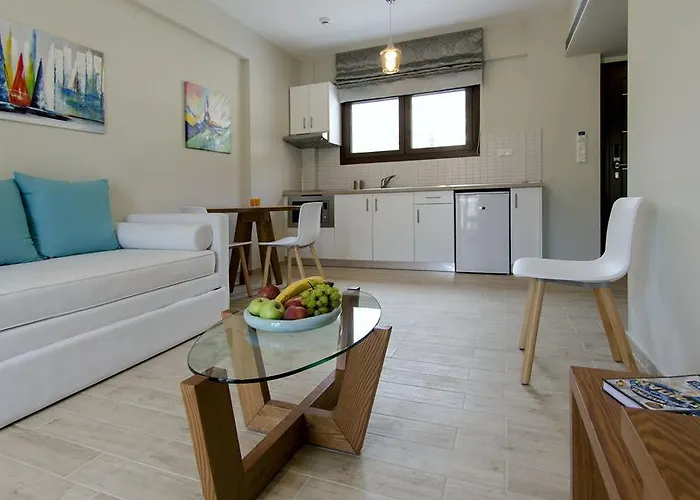 Hatzoudis Luxury כריסי אמודיה