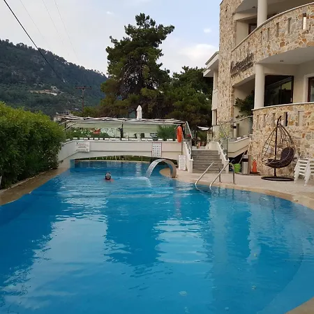 Hatzoudis Luxury Lägenhet *