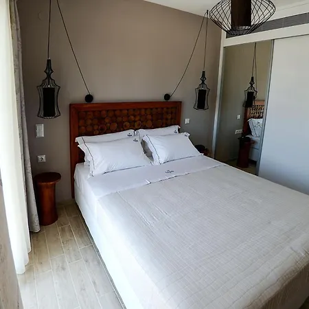 Hatzoudis Luxury Chrisi Ammoudia